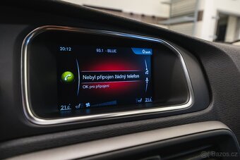 Volvo V40 cross country 2.0 D2 88kW, kamera,výhřev,navi,park - 17