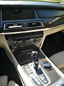 BMW 730 XDrive M Paket – plná výbava - 17