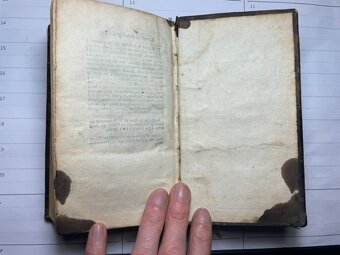 Staré knihy, rok vydání 1677 a 1682 - 17