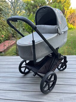 Hluboká korbička Cybex Priam Lux KOI a podvozek - 17