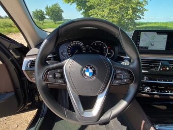 BMW 520d xDrive Touring LuxuryLine 2018 122tkm 4x4 klima ČR - 17