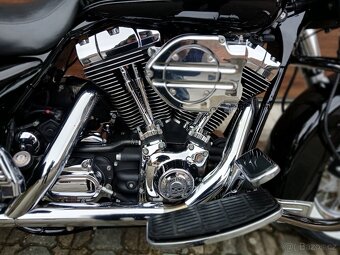 Harley-Davidson FLHRC Road King Classic 88 - 17