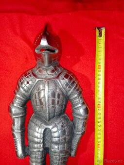 Rytíř 58 cm s krbovým náčiním + hmoždíř s paličkou - 17