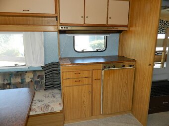 Dvouosý karavan Wilk Stern de luxe - 17