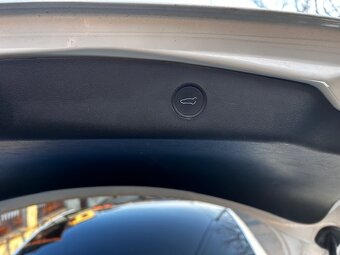 Tesla model 3 Long Range Refresh 4x4, 2021, tažné, vč. DPH - 17