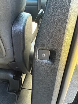 PEUGEOT TRAVELLER 2.0 HDI 130kW, 8-místné, PO SERVISU - 17