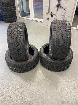 Zimní pneu přední 275/40/21 zadní 315/35/21 - 17
