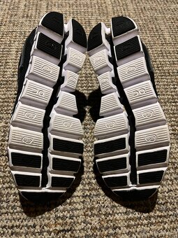 13x Dámské boty On Running Cloud, velikost 37 - 37,5 - 17