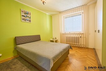 Prodej rodinného domu 5+kk  ( 219 m2) s garáží a bazénem,  B - 17