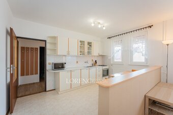 Prostorný dvougenerační rodinný dům s širokým využitím, 327  - 17