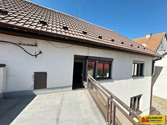 Komňa, RD 5+2, terasa, sklepy, garáž - rodinný dům - 17