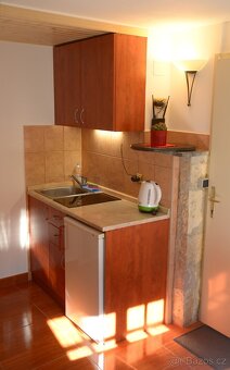 Jen 70 m od pláže – apartmánový dům na prodej, Omišská rivié - 17