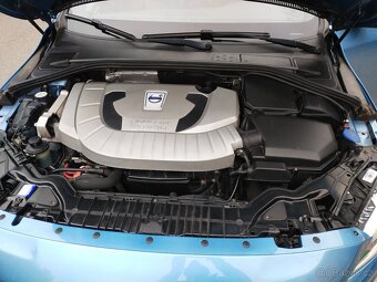 Volvo V60 2.4 D6 158 KW HYBRID R-DESING 4x4 nová STK - 17