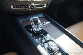 Volvo XC60, B4 AWD (145kW) Inscription Kamera Tažné - 17