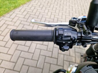 Kawasaki W800 model 2015 pouze 9200 km najeto - 17
