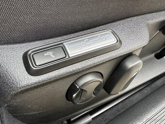 Volkswagen Passat, 2.0 110kw Comfortline DSG/ACC/masáže - 17