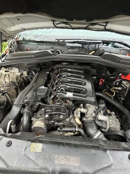 BMW e61 530d M-paket (díly) - 17