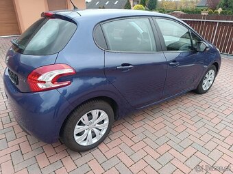 Peugeot 208, najeto 61 TKM, metal. lak, motor 1,2 benzin - 17