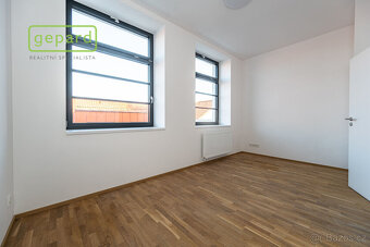 Prodej bytu 4+kk, 95m2 s terasou 58m2, parkovací stání v pro - 17