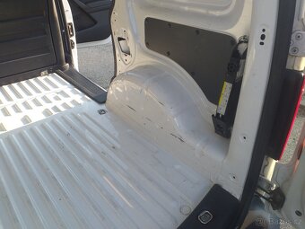 VW CADDY 2,0 TDi,KLIMA,ESP,ABS,ČR,SERVISKA - 17