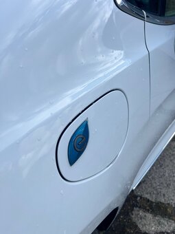 Chrysler Pacifica Hybrid Limited 2018 / 3.6 - 17