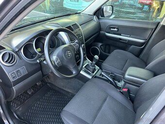 Suzuki Grand Vitara 2.4i Comfort benzín 124kw - 17