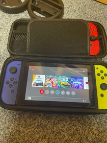 Nintendo Switch černé se 4 ovladaci a ostatní příslušenství - 17