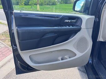Chrysler Lancia Voyager 3,6 Gold DVD LPG 2014 - 17