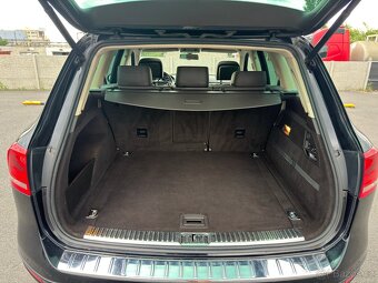 VW Touareg 3.0 TDI / Vzduch /Tažné 3.5t /Webasto / Servis VW - 17