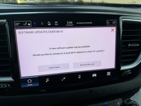 Chrysler Pacifica 2022 radar záruka nebourané DPH - 17