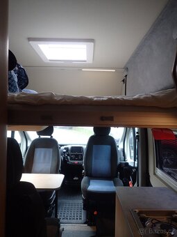 Obytná Vestavba (zánovní) L4H3 pro 4 osoby RV EVO - 17