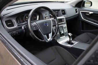 VOLVO V60 Cross Country 2.0L 110kW MT/6 2017 - 17