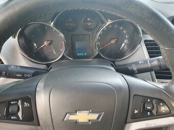 Chevrolet Cruze 1.8 benzín  r.v.2009 Naj.162 350Km - 17