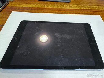 iPhone různé modely poškozené - 17