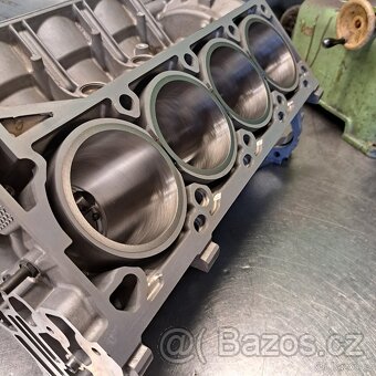 Volvo motor pětiválec D3,D4,D5 - odbor. opravený blok motoru - 17