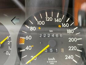 Mercedes Benz W124 260E automat, r.v. 1986 dobrý stav - 17