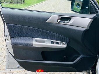 Subaru Forester 2.5i 4x4 AUT VÝHŘEV TAŽNÉ 30 JAHRE COMFORT - 17