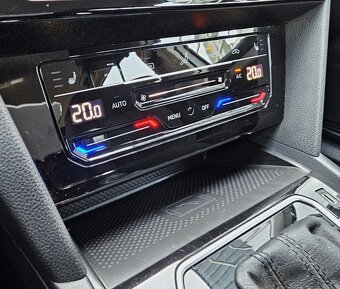 VW Passat Variant Business 2.0 TDI 110 kW 7DSG - 17
