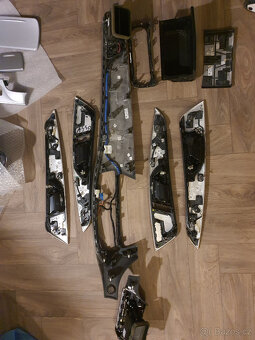 >>>drevo - dekor - Mercedes CLS - lišty - 9ks - podsvietene - 17