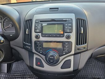 Hyundai i30 1.6i CW 130 km najeto - 17