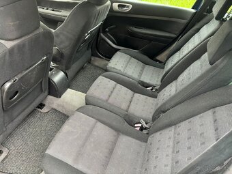 Peugeot 307 2,0HDI 79KW  7 míst - 17