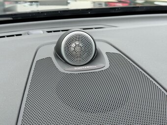 Volvo XC60 R-Design 173kW 5L-Záruka Tažné - 17