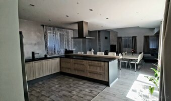 Rodinný dům RD 5+kk + místnost s vířivkou + garáž - 17