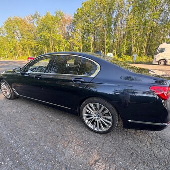 BMW 750d xDrive Limousine, krásné, nové v ČR, 1. majitel - 17