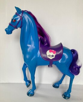 Monster high ředitelka Krváková a kůň s krabicí - 17