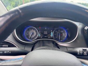 Chrysler Pacifica 3,6 L Adapt temp, New model 2021 - 17