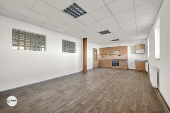 Výrobní, skladovací prostor na pozemku o výměře 19.464 m2 v  - 17
