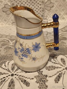 Stará porcelánová konvička. - 17