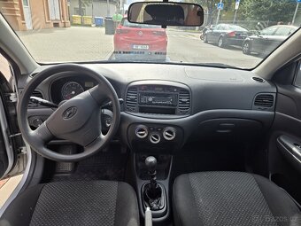 Hyundai Accent 11/2009 - 17