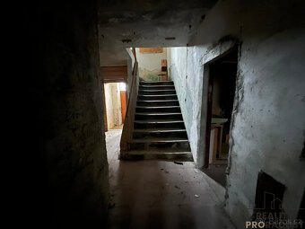 Prodej domu k rekonstrukci k podnikání nebo na bydlení ve Ve - 17